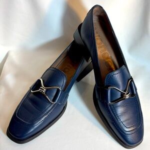WONDERS Sz 38 Navy Blue Leather Classic Loafers Silver Toned Link Square Toe